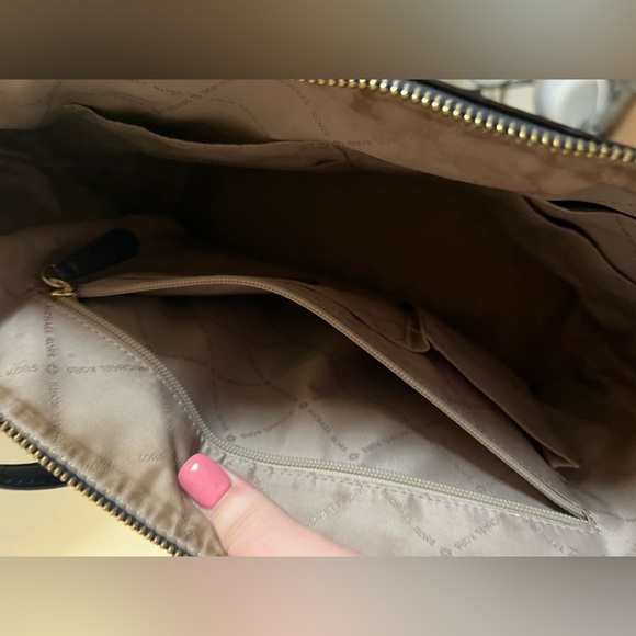 Navy Blue Michael Kors Tote with matching wallet - Picture 2 of 4